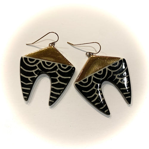 Luster Dangle Earrings 1- Black Scale Design